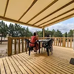 Zecamping 3 Anime Avec Club Enfant Toboggans Restaurant Et Piscine 3* Fabrezan