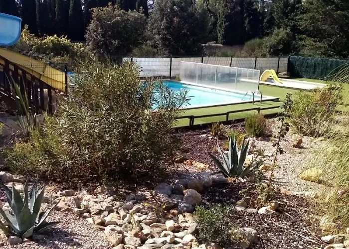 Campingplatz Zecamping 3 Anime Avec Club Enfant Toboggans Restaurant Et Piscine Fabrezan